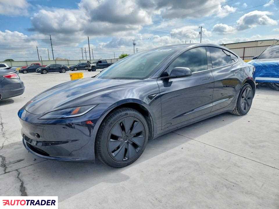 Tesla Model 3 2025