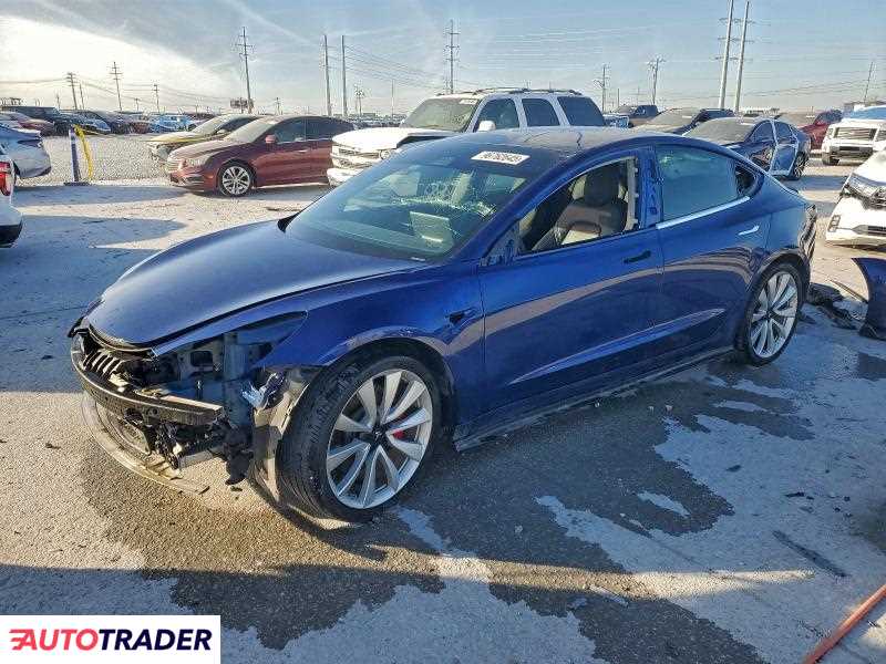 Tesla Model 3 2020