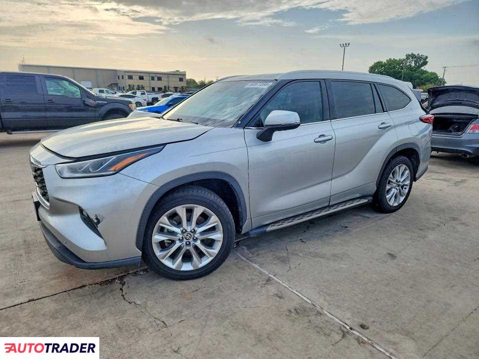 Toyota Highlander 2021 3