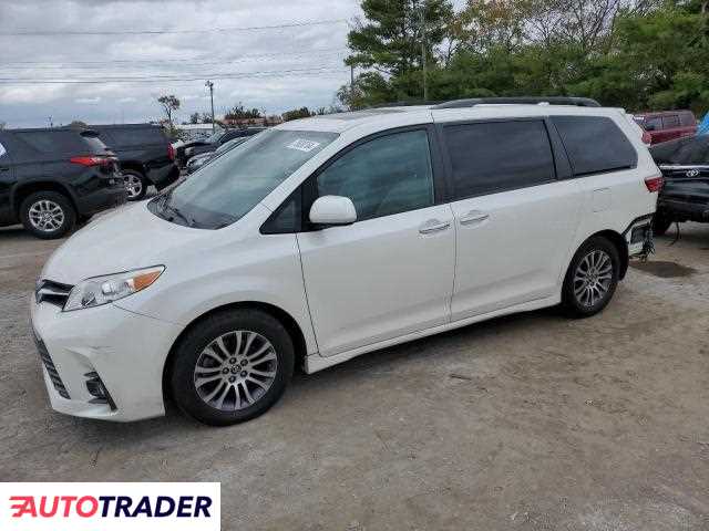 Toyota Sienna 2020 3