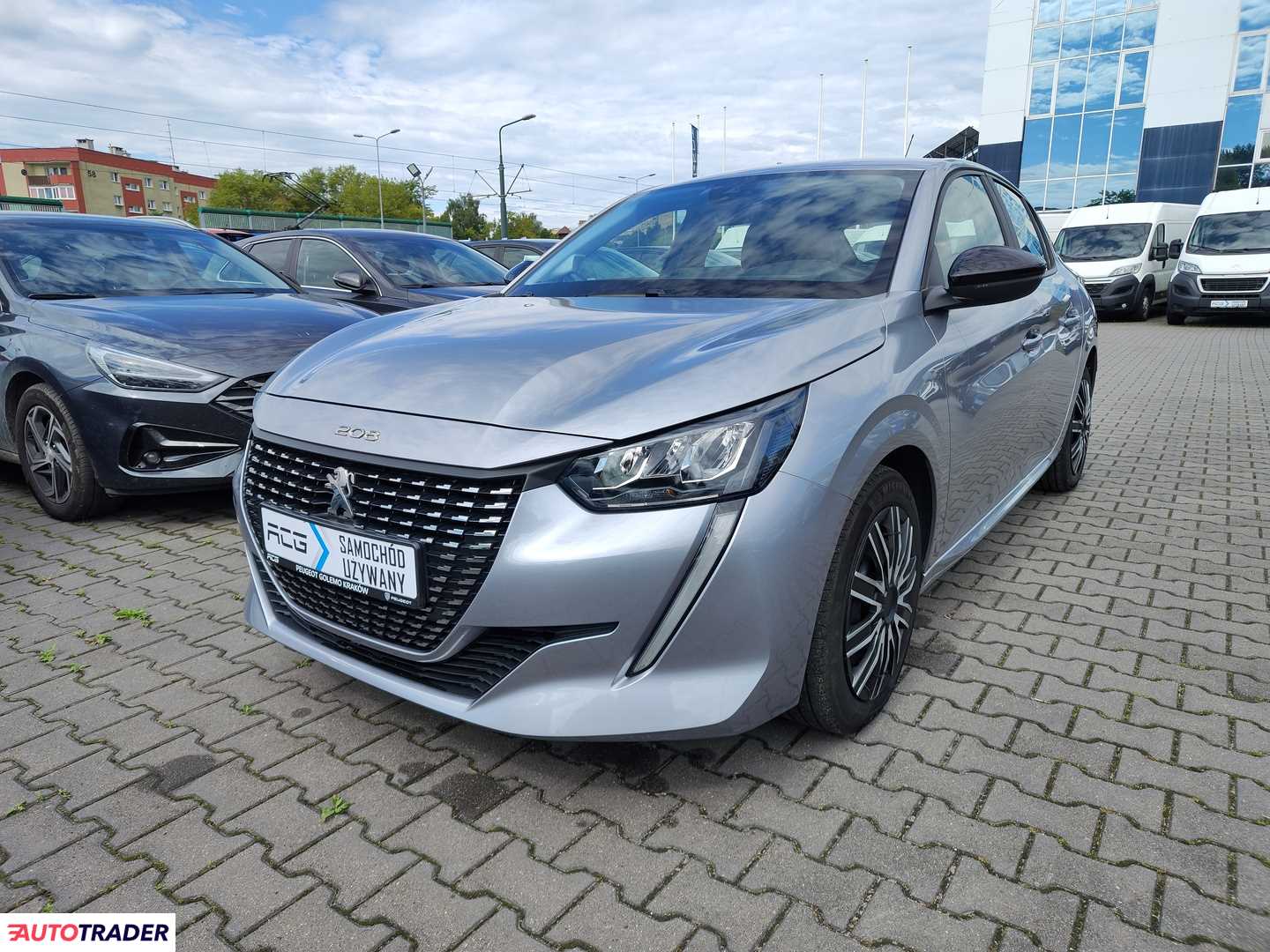 Peugeot 208 1.2 benzyna 75 KM 2023r. (Kraków, Nowy Targ)