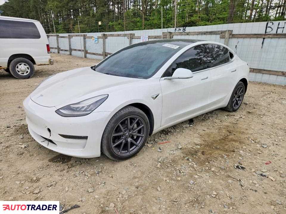 Tesla Model 3 2020