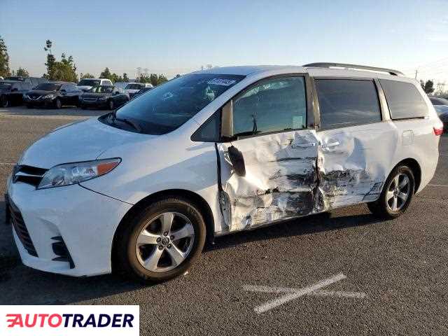 Toyota Sienna 2019 3