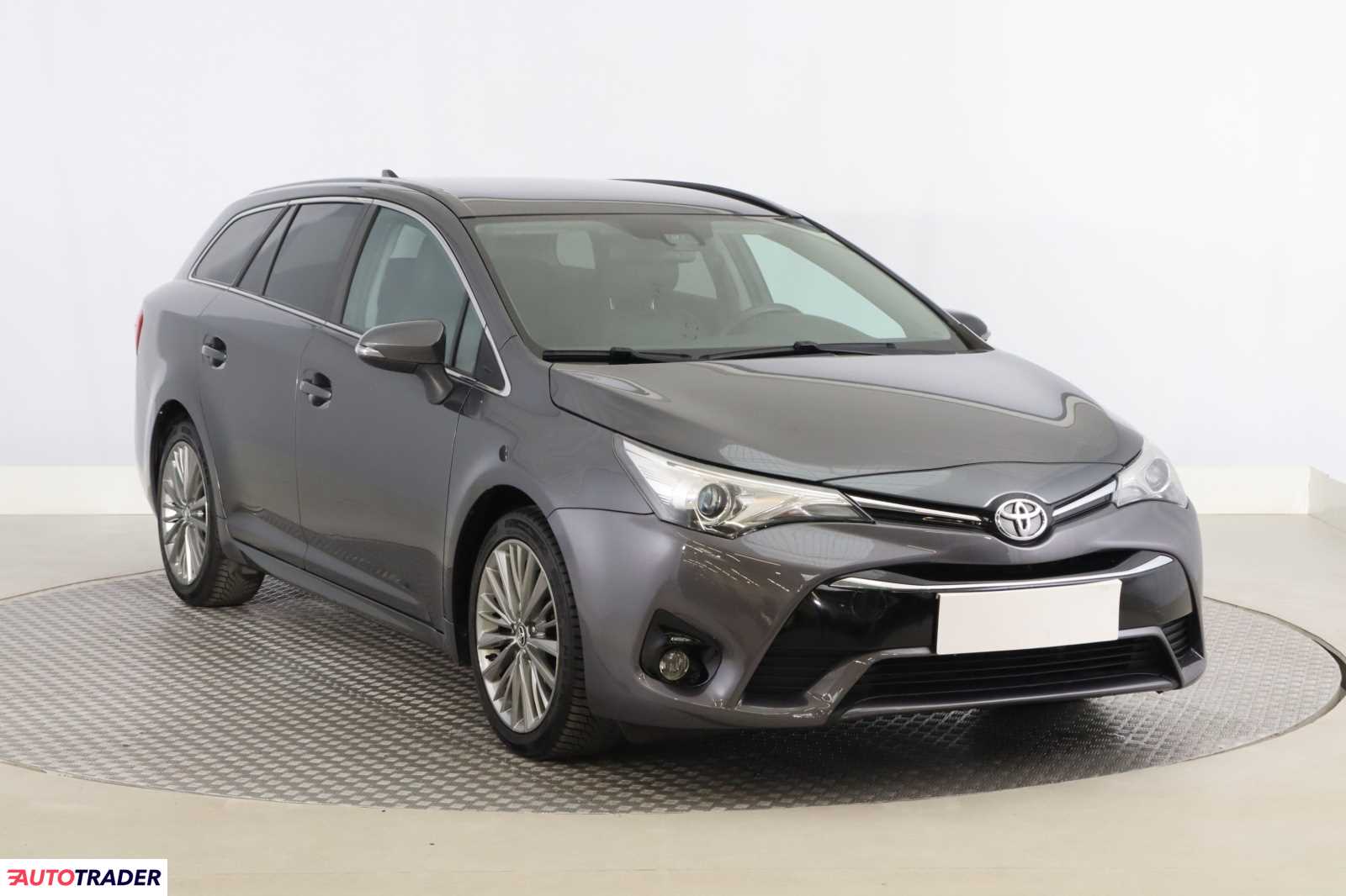 Toyota Avensis 2015 2.0 140 KM