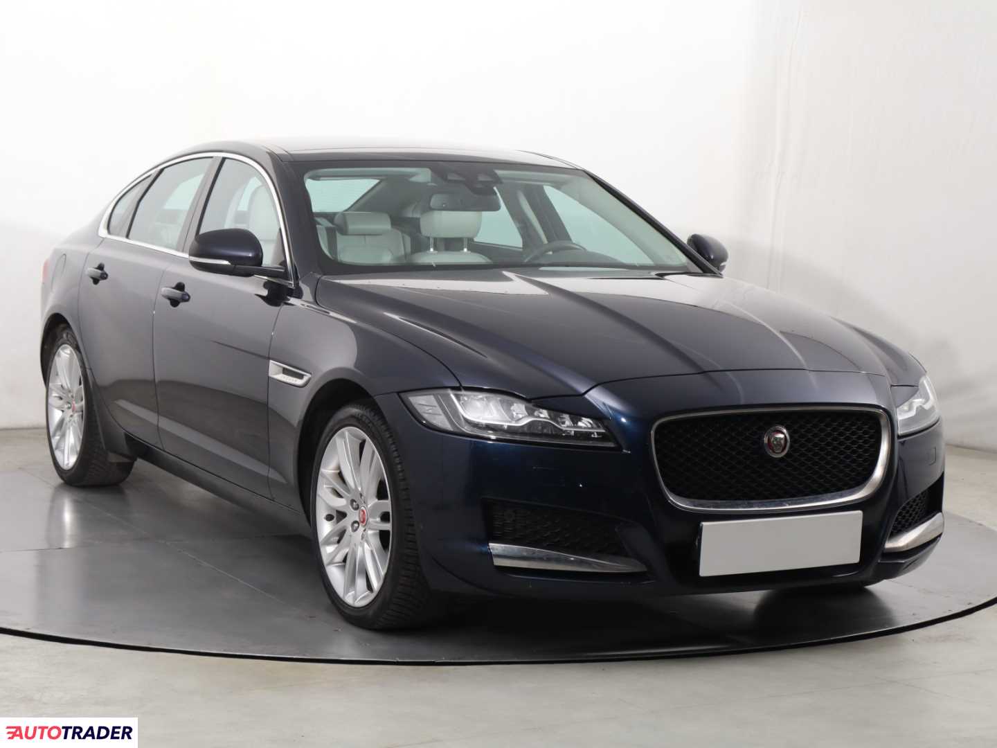Jaguar XF 2017 2.0 237 KM