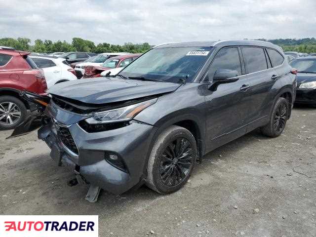 Toyota Highlander 2021 3