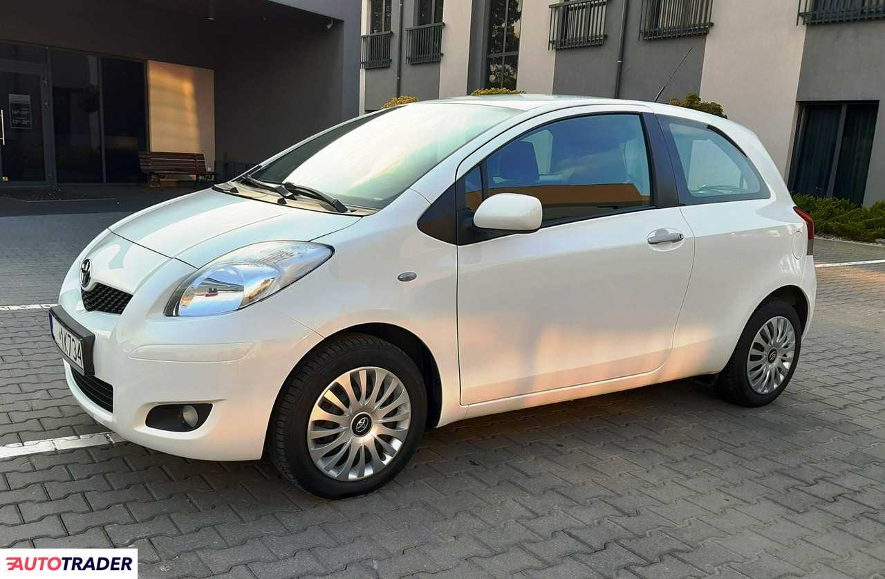 Toyota Yaris 2011 1.4 90 KM
