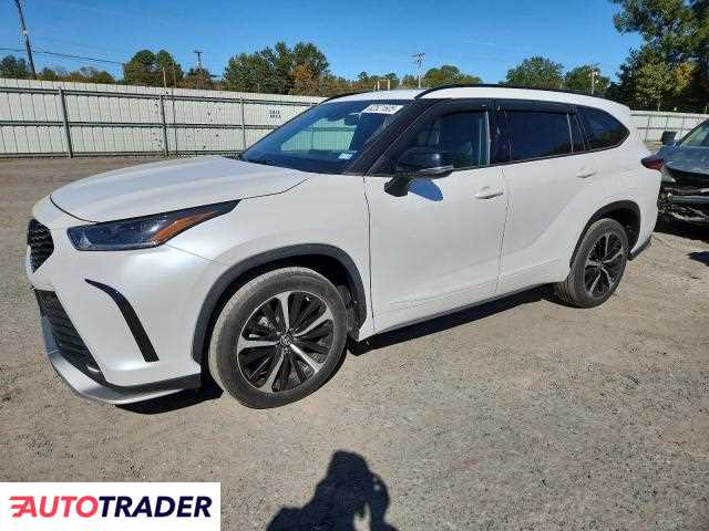 Toyota Highlander 2022 3