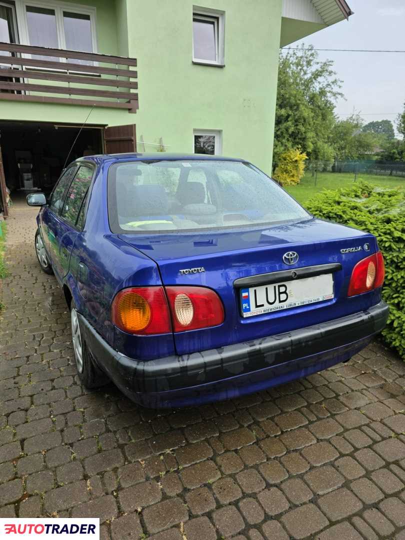 Toyota Corolla 1999 1.4 97 KM