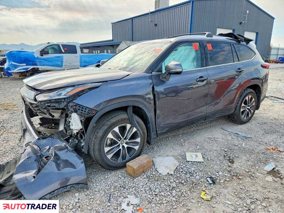 Toyota Highlander 2020 3
