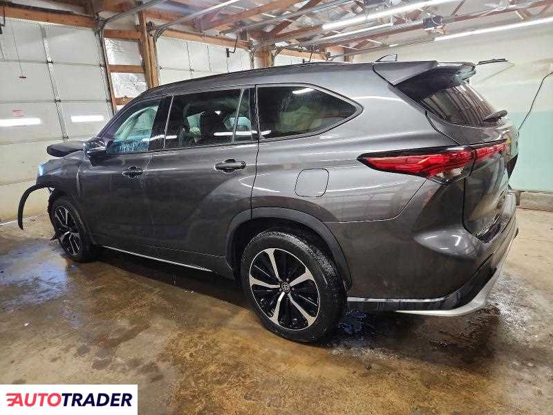 Toyota Highlander 2021 3