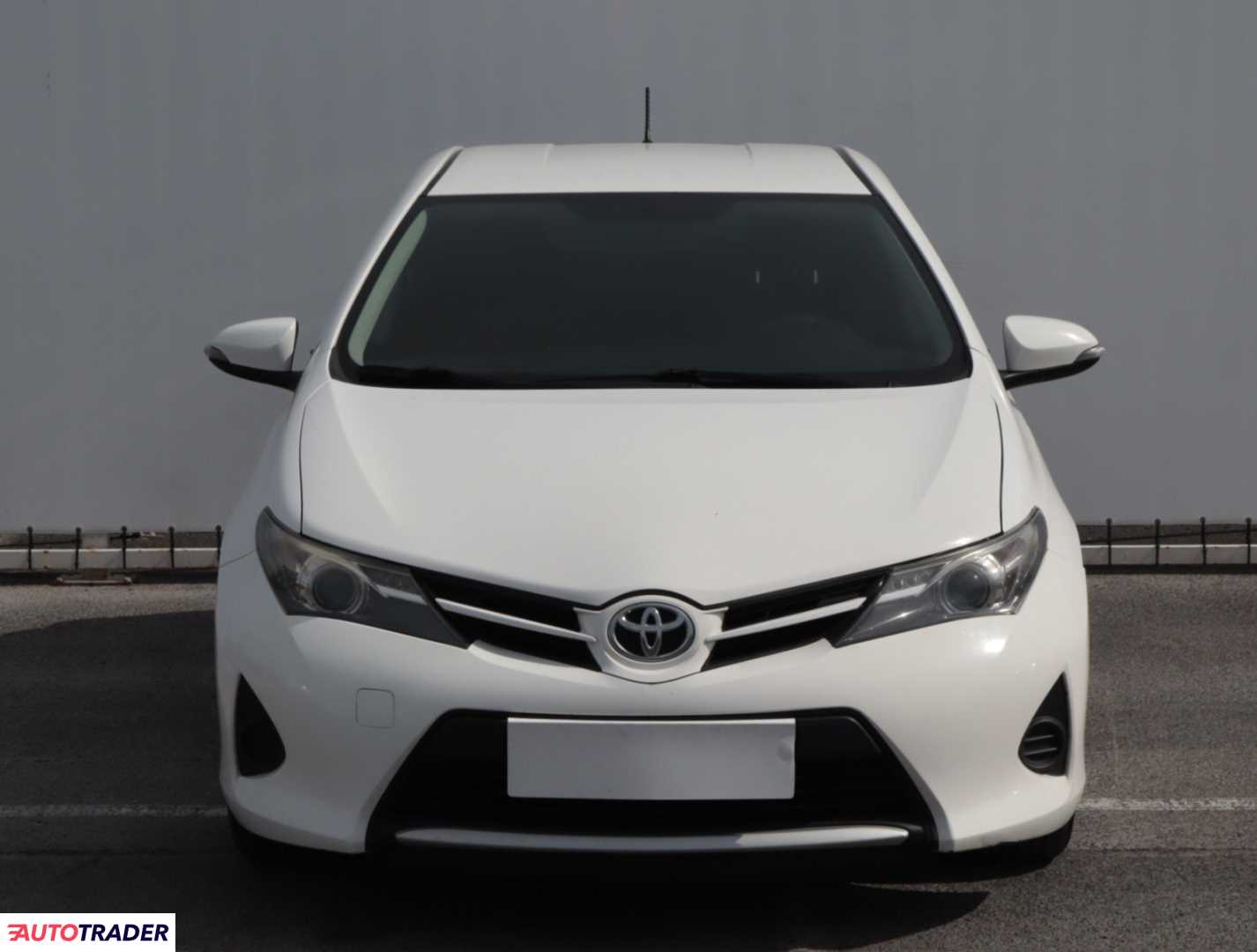 Toyota Auris 2014 1.4 88 KM