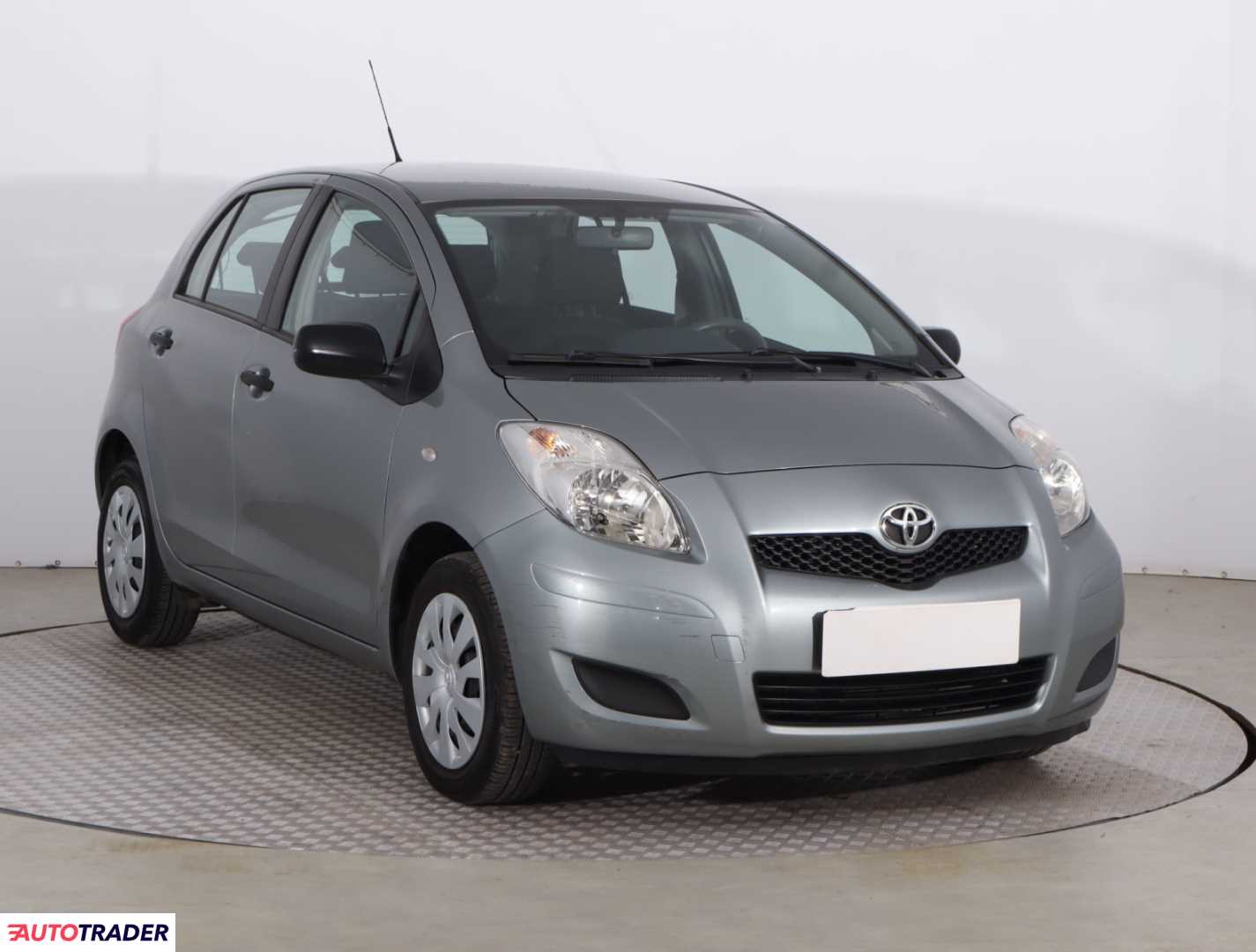 Toyota Yaris 2009 1.3 99 KM