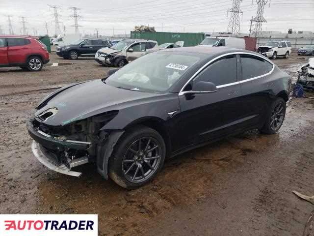 Tesla Model 3 benzyna 2019r. (ELGIN)