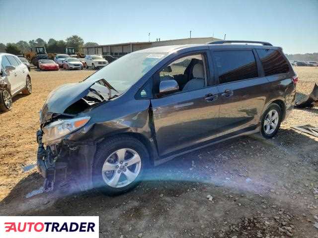 Toyota Sienna 2020 3