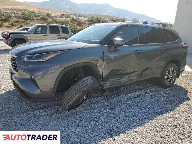 Toyota Highlander 2021 3