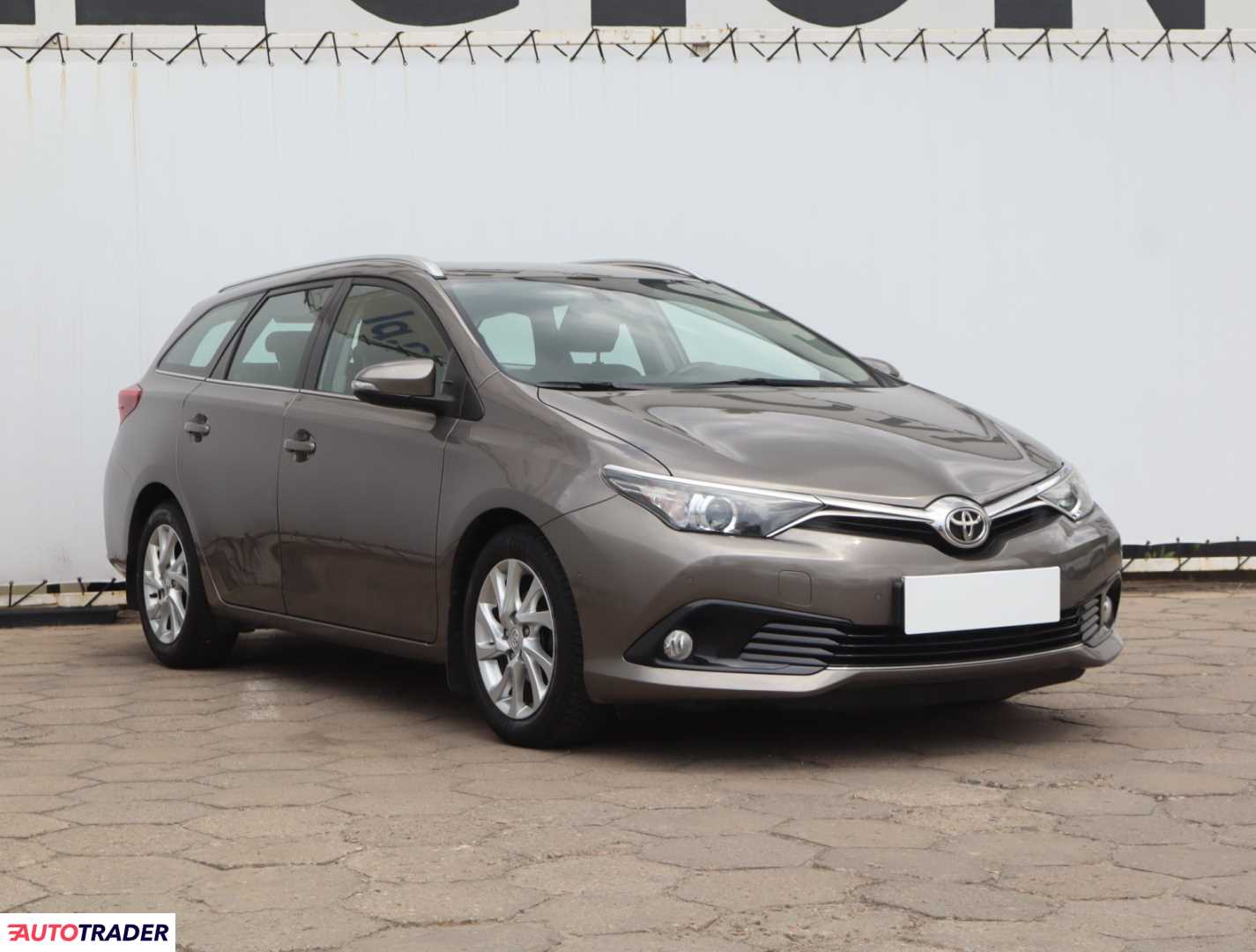 Toyota Auris 2016 1.6 109 KM
