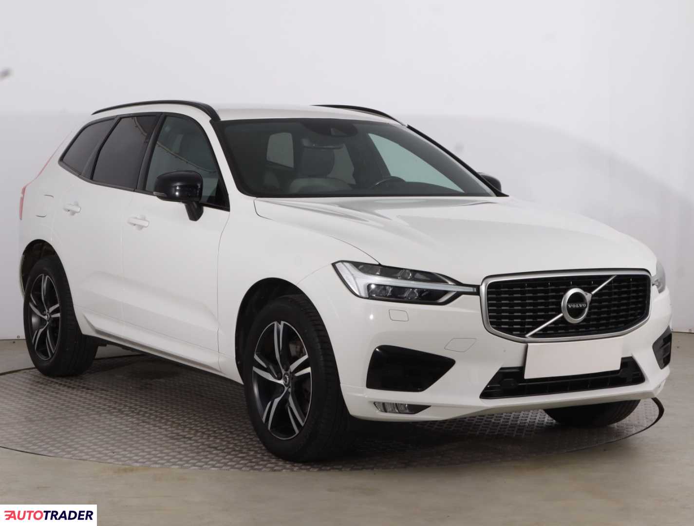 Volvo XC60 2019 2.0 246 KM