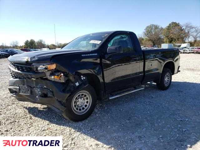 Chevrolet Silverado 5.0 benzyna 2021r. (ROGERSVILLE)