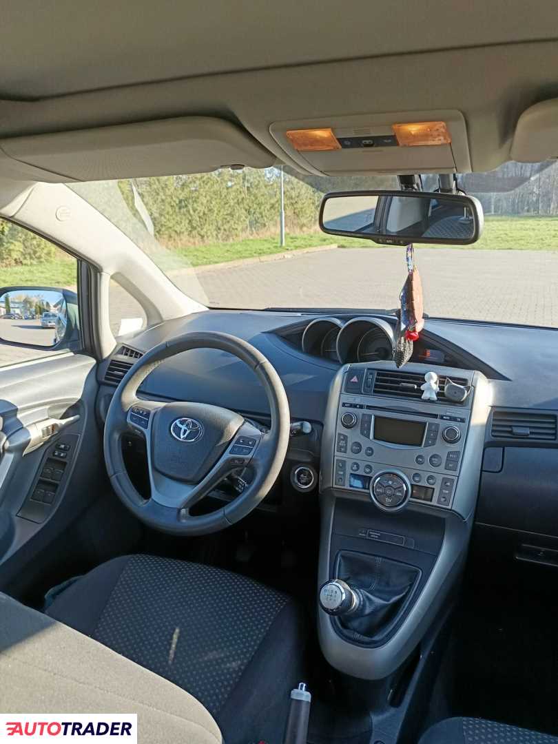 Toyota Verso 2010 2.0 126 KM Toyota Verso 2010 2.0 126 KM
