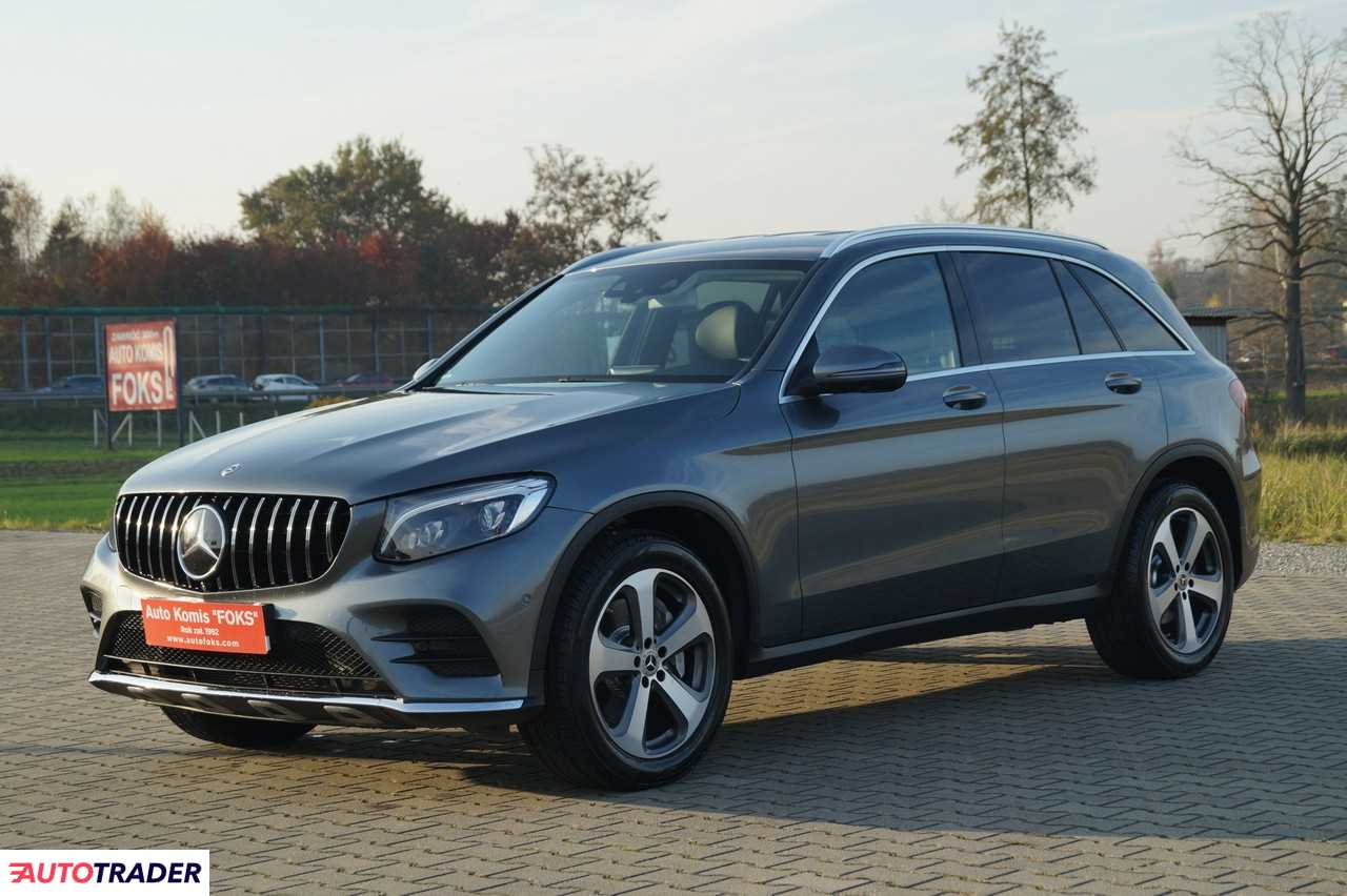 Mercedes GLC 2.0 benzyna 211 KM 2018r. (Goczałkowice-Zdrój)