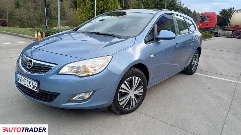 Opel Astra 2011 1.4 140 KM