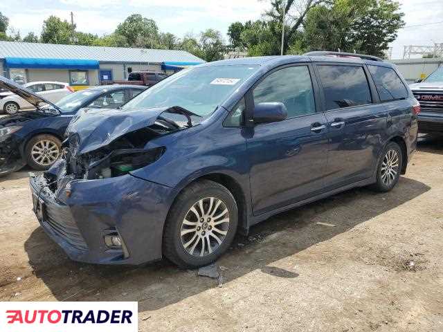 Toyota Sienna 2018 3