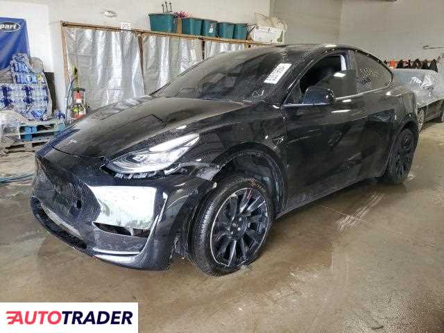 Tesla Model Y benzyna 2023r. (ELGIN)