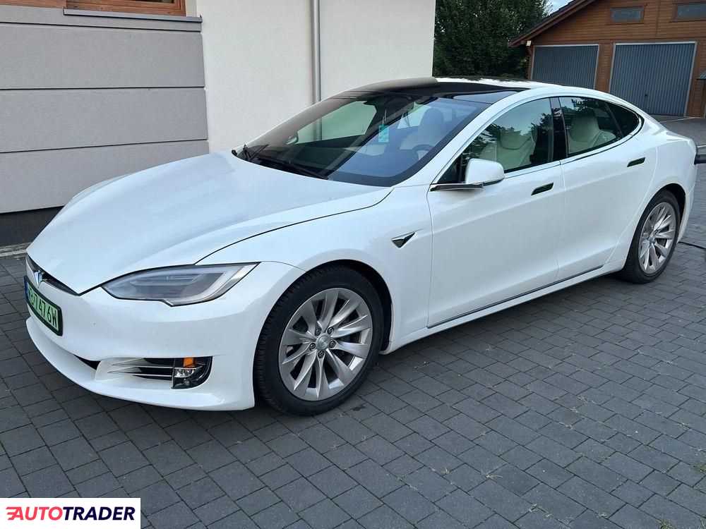 Tesla Model S 2017 387 KM