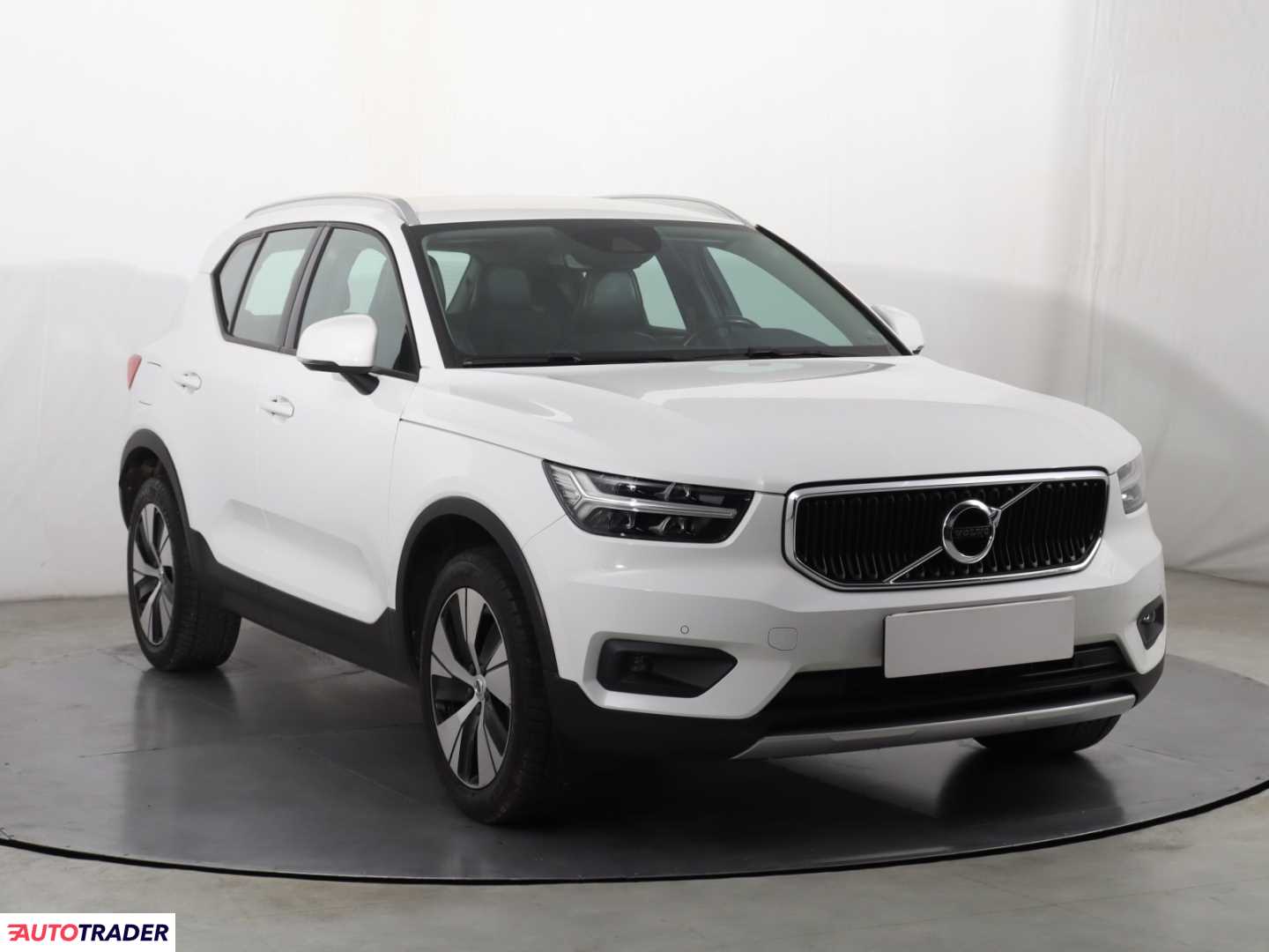 Volvo XC40 2020 2.0 147 KM