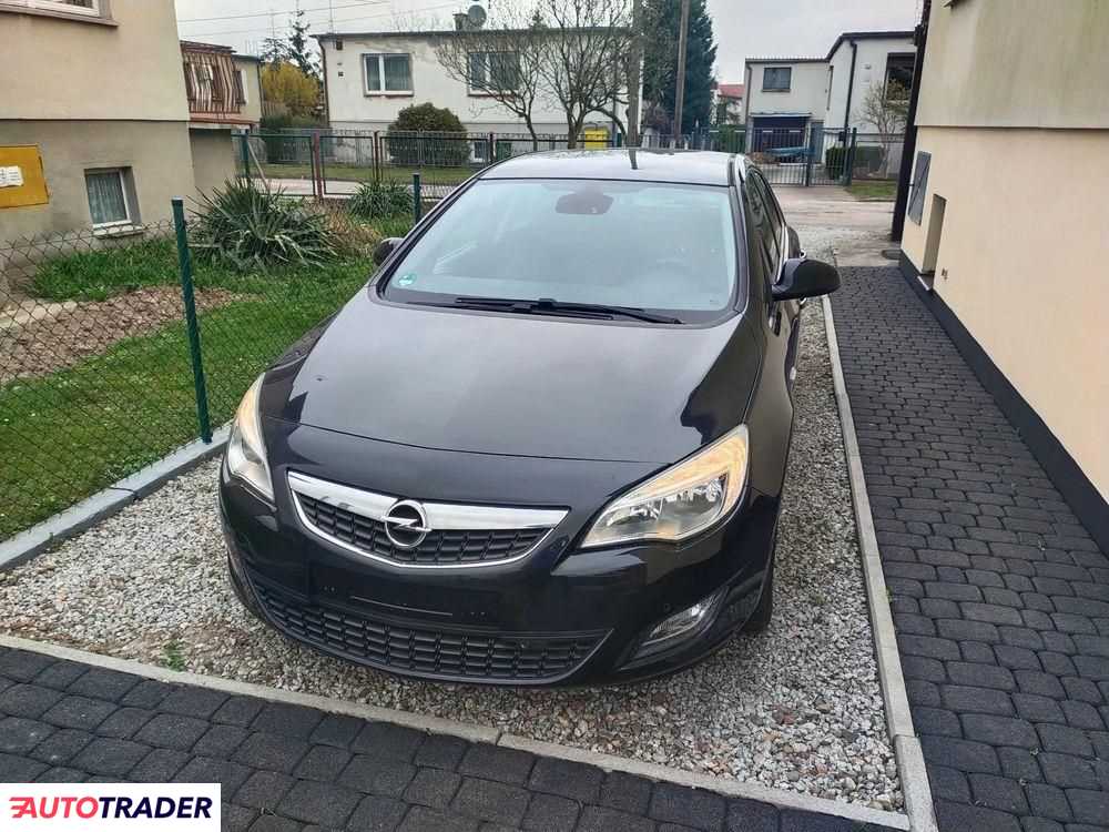 Opel Astra 2012 1.4 140 KM
