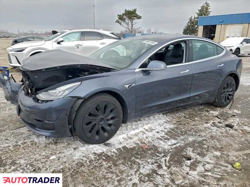 Tesla Model 3 2020