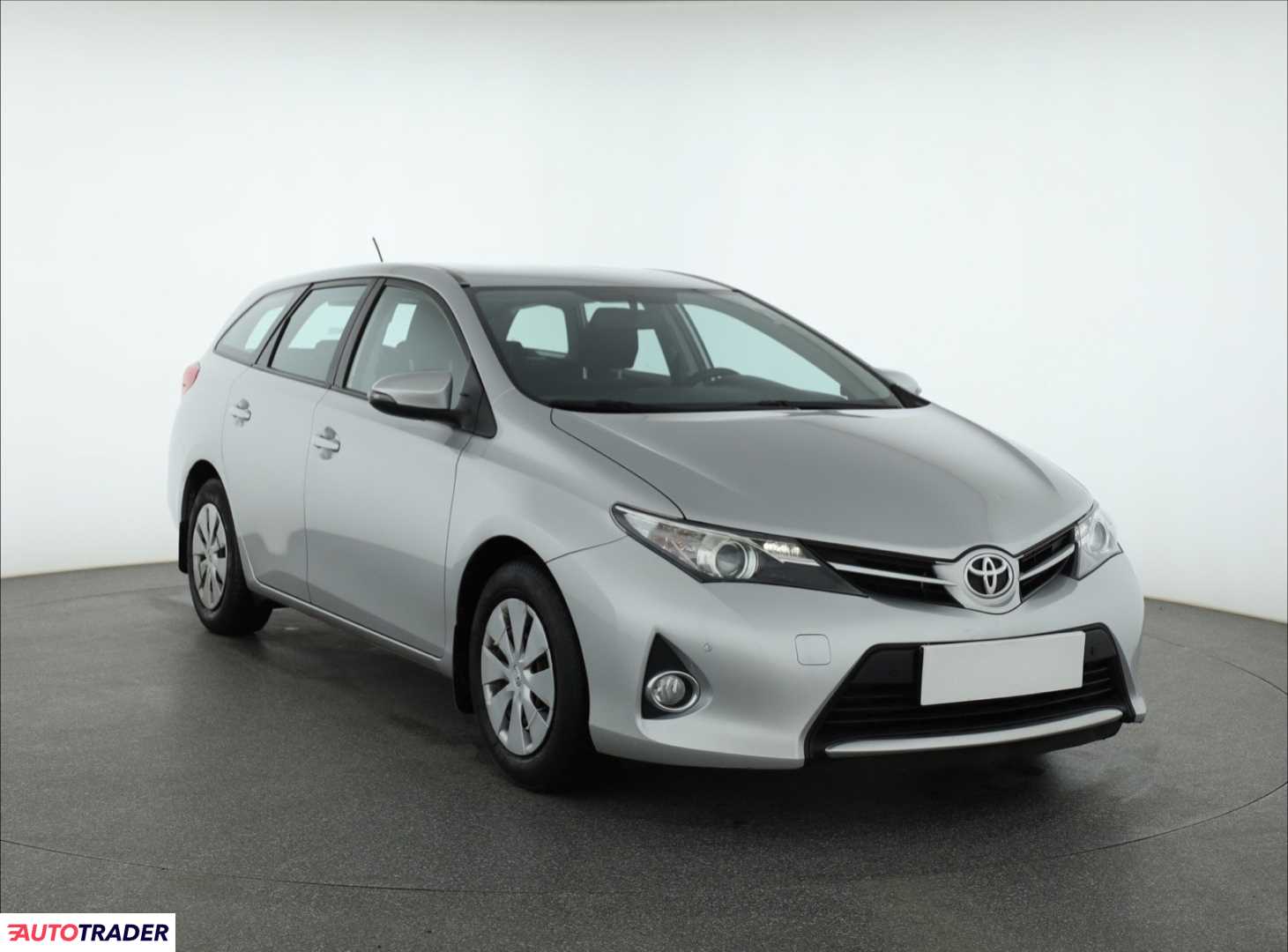 Toyota Auris 2014 1.6 130 KM