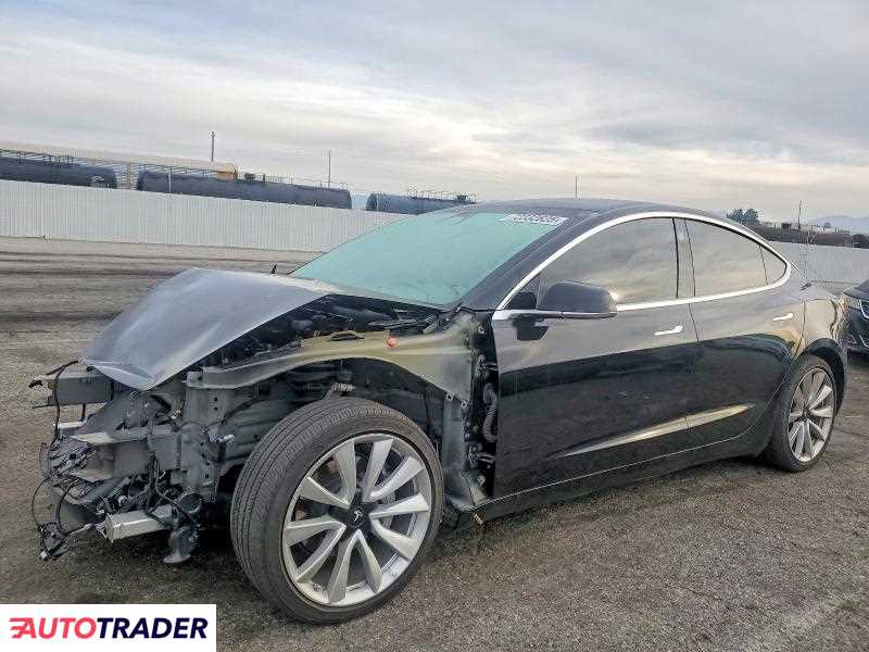 Tesla Model 3 2020