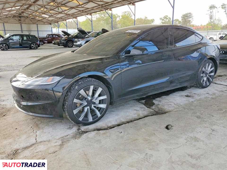 Tesla Model 3 2025