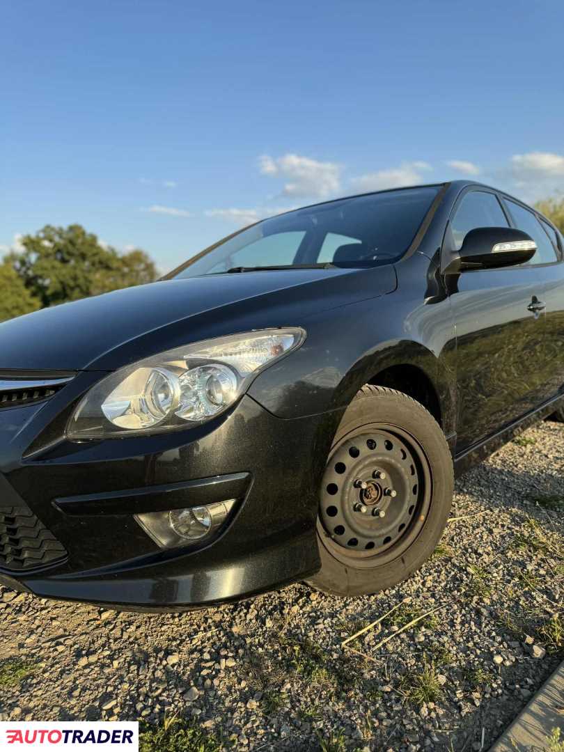Hyundai i30 2011 1.6 90 KM