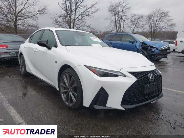 Lexus IS 2025 3