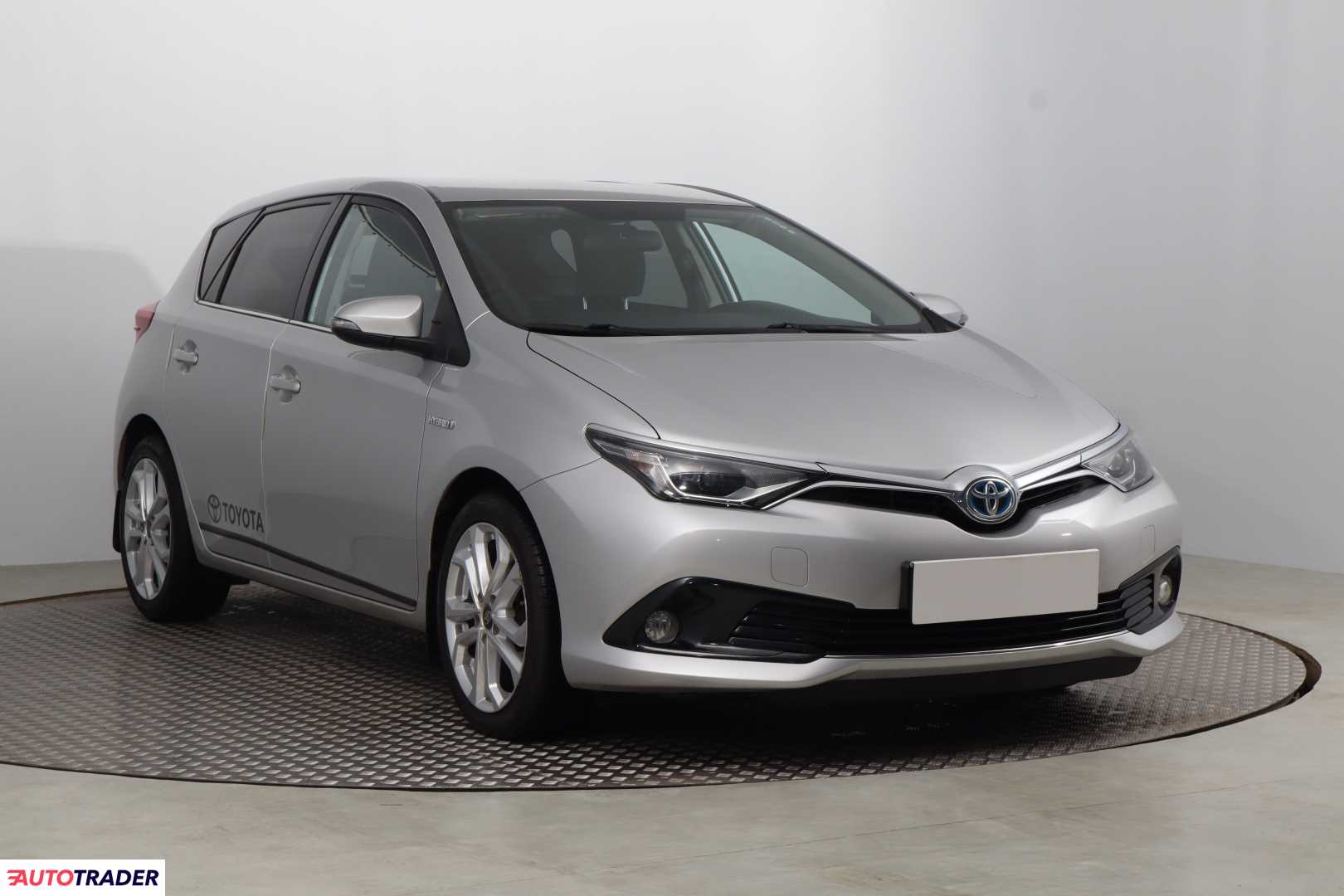 Toyota Auris 1.8 134 KM 2015r. (Piaseczno)