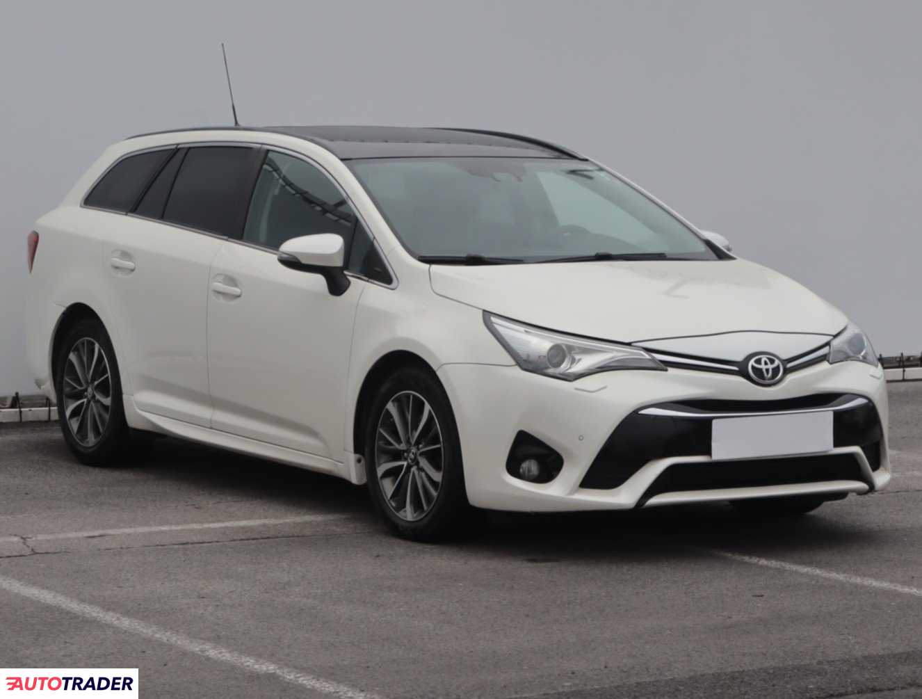 Toyota Avensis 2015 2.0 140 KM