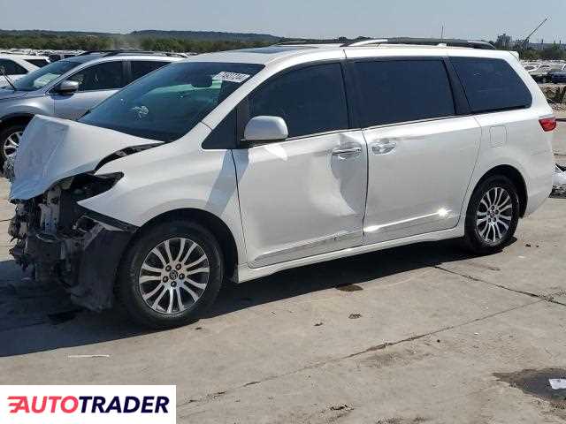 Toyota Sienna 2019 3