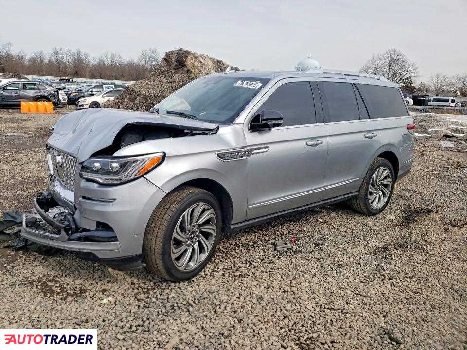 Lincoln Navigator 2023 3