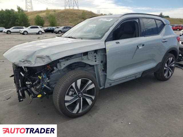 Volvo XC40 2025 2