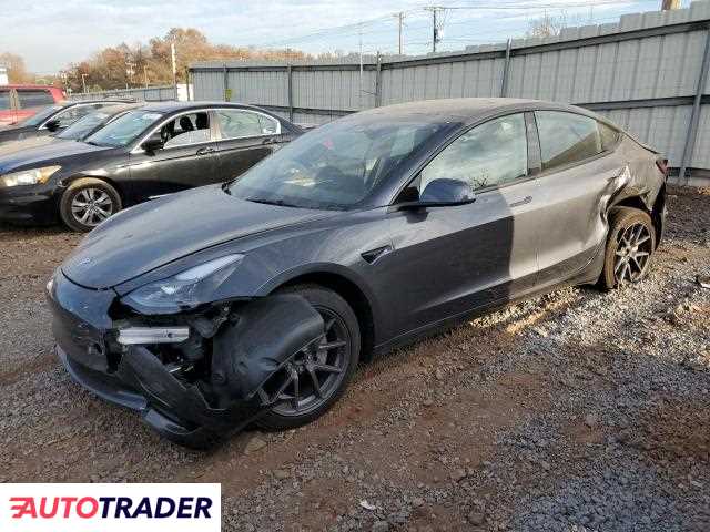 Tesla Model 3 benzyna 2023r. (HILLSBOROUGH)