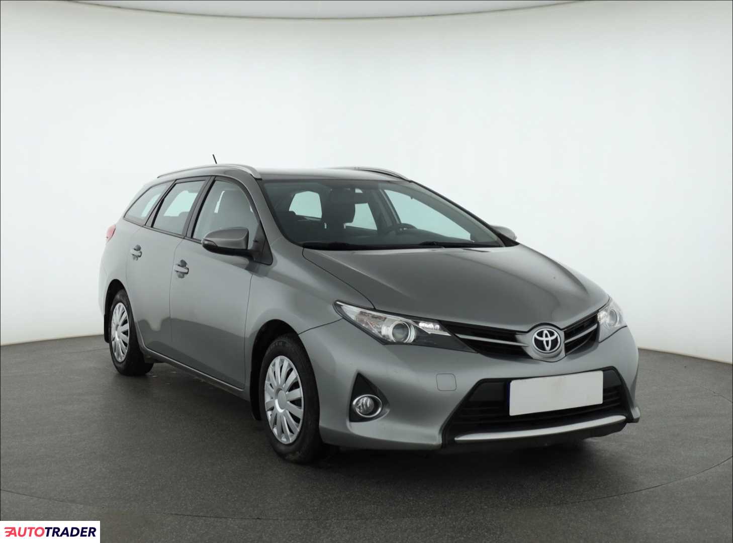 Toyota Auris 2013 1.6 130 KM