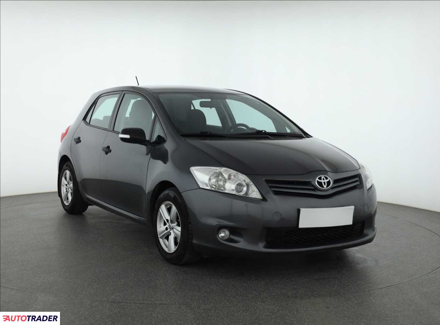 Toyota Auris 2011 1.3 97 KM