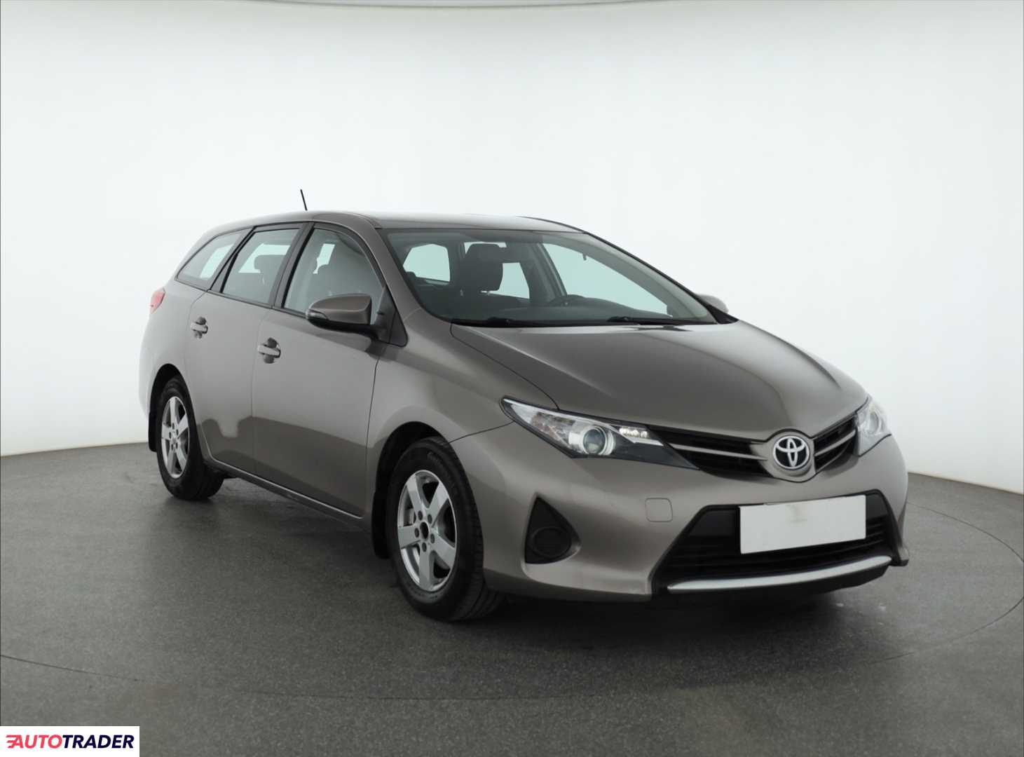 Toyota Auris 1.4 88 KM 2015r. (Piaseczno)