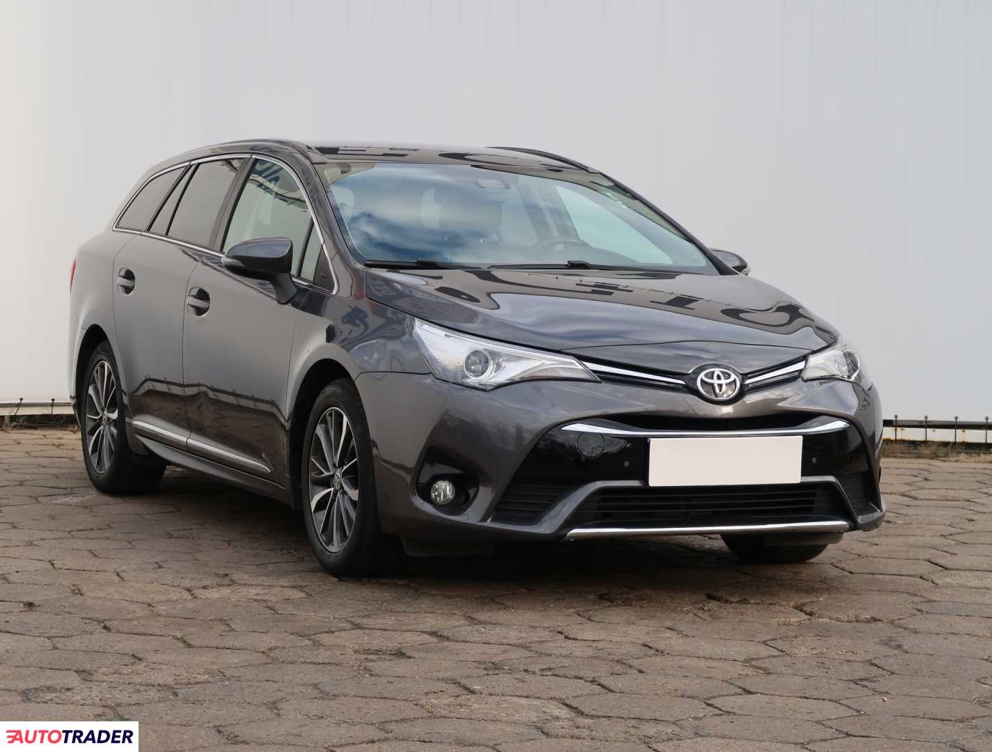 Toyota Avensis 1.8 144 KM 2015r. (Piaseczno)