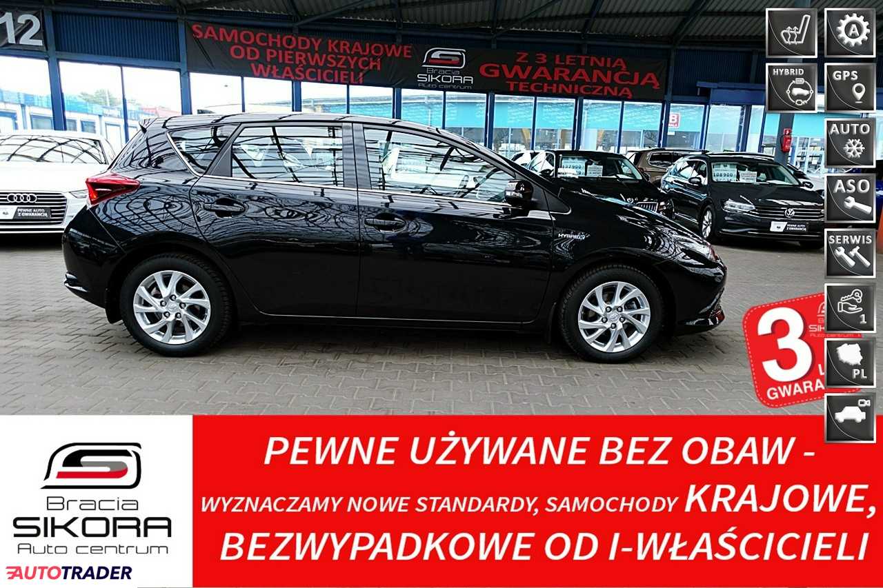 Toyota Auris 2016 1.8 136 KM Toyota Auris 2016 1.8 136 KM