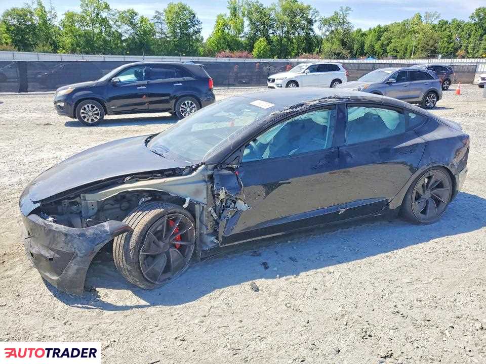 Tesla Model 3 2025