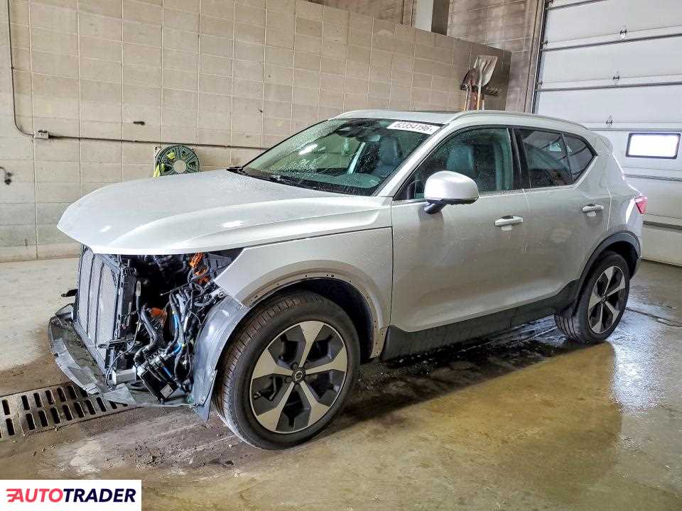 Volvo XC40 2025 2